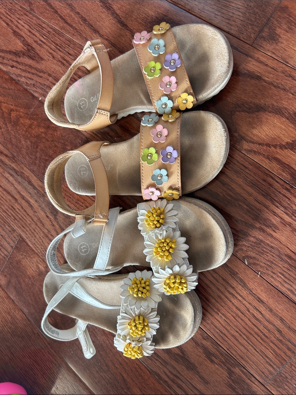 Cat & Jack Girls Floral Strap Sandals in Tan and White